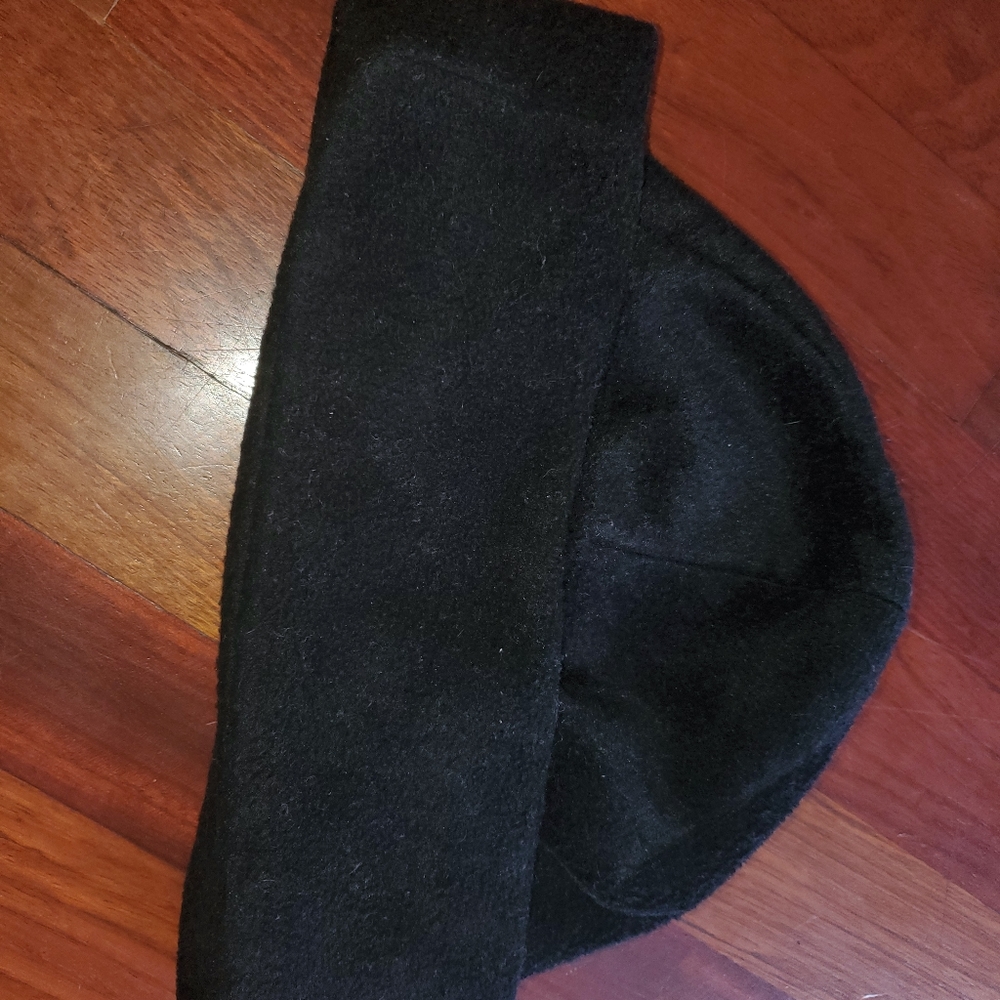 CUTE SOFT SLIGHTLY FUZZY BLACK BEANIEEE